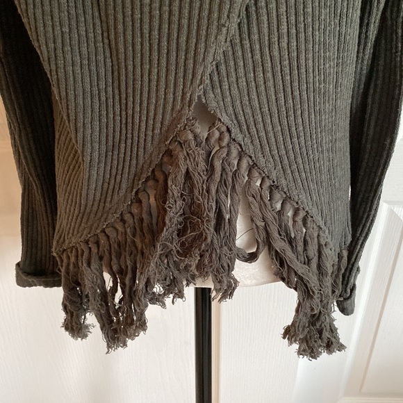 Anthropologie ribbed olive green crewneck sweater with fringed trim - Picture 5 of 7